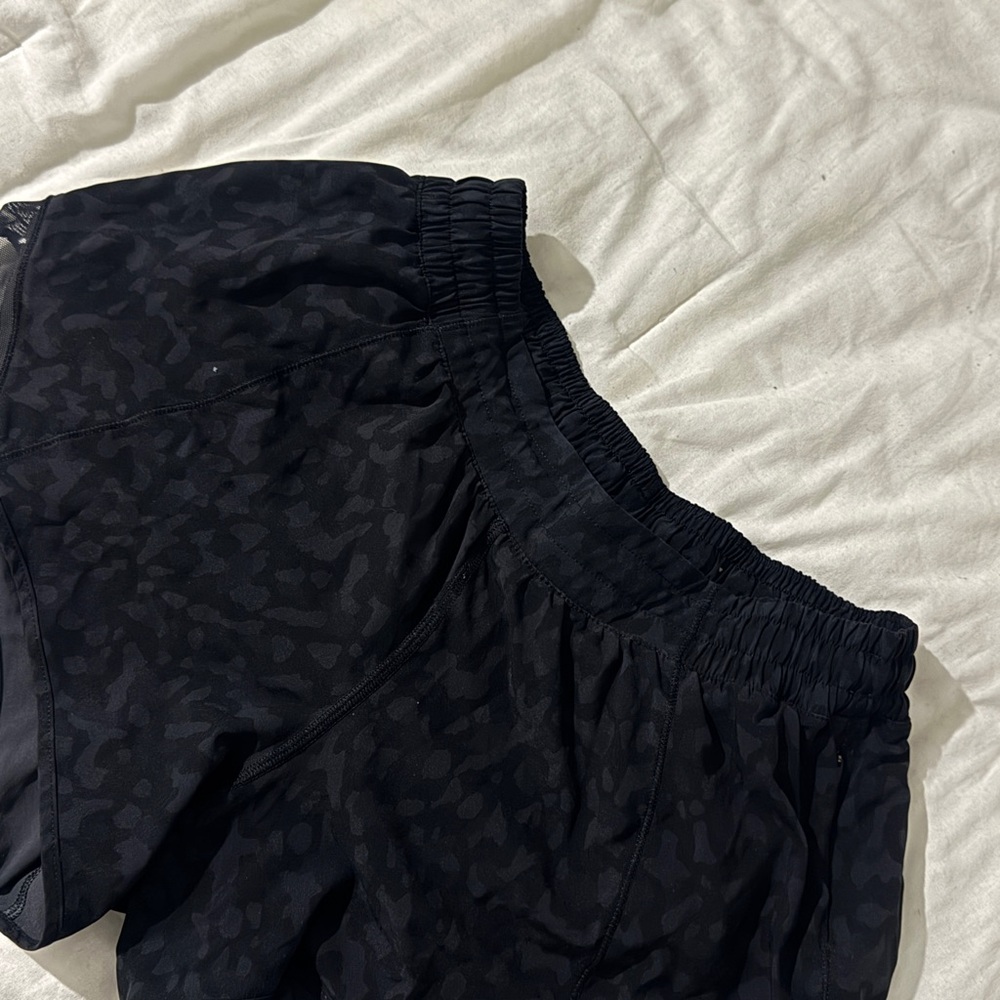Lululemon Hotty Hot 4 INCH SIZE 8